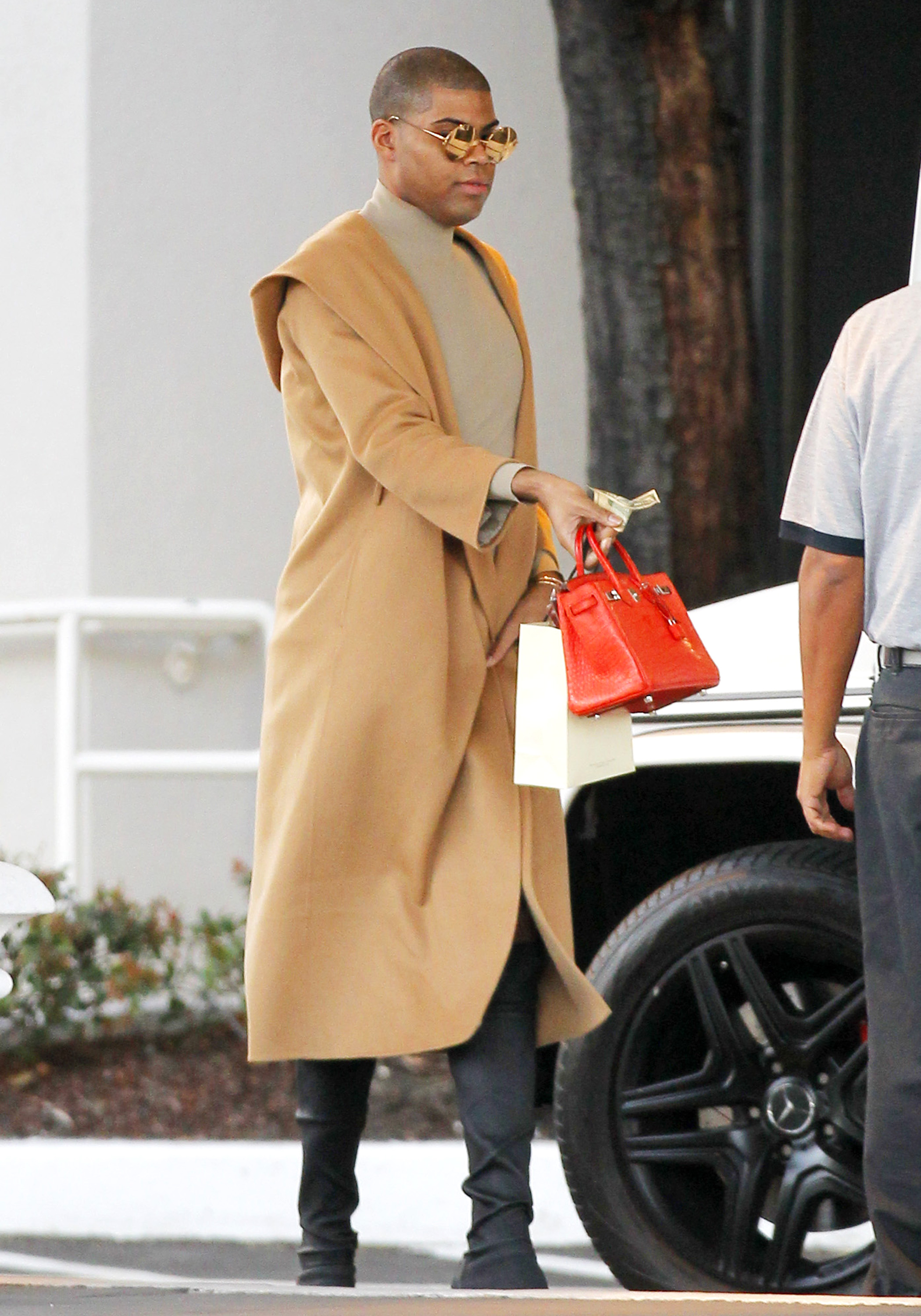 Już jako chłopiec ten syn gwiazdora nosił sukienki i tańczył w przebraniu Już jako chłopiec ten syn gwiazdora nosił sukienki i tańczył w przebraniu