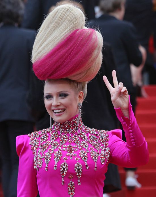 Spadniesz z krzesła, gdy zobaczysz fryzury Eleny Leniny