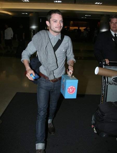 Elijah Wood dorósł... i zbrzydł (FOTO)