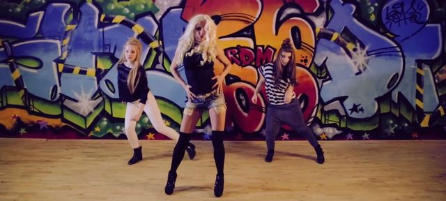 Elizka w samej bieliźnie w nowym teledysku (VIDEO)