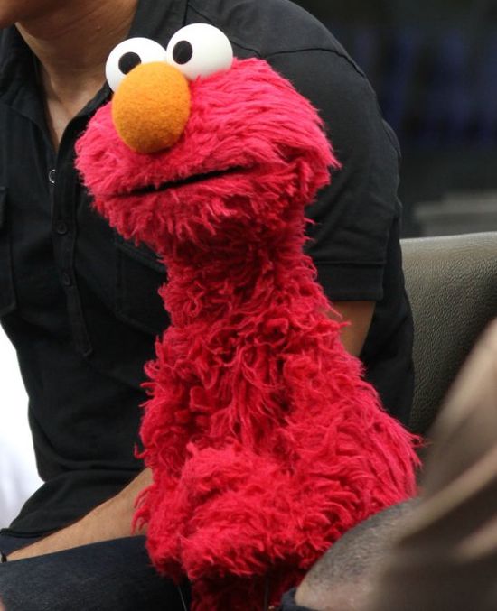 Kevin Clash (głos Elmo) przekupił swoją ofiarę?