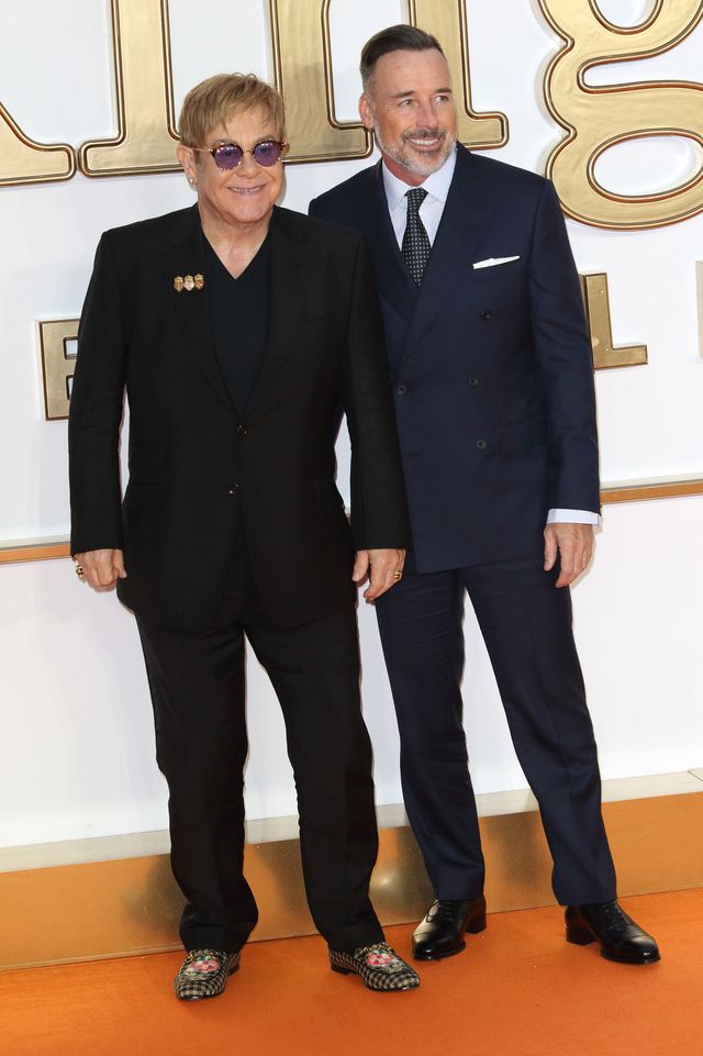 Z OSTATNIEJ CHWILI: Elton John schodzi ze sceny