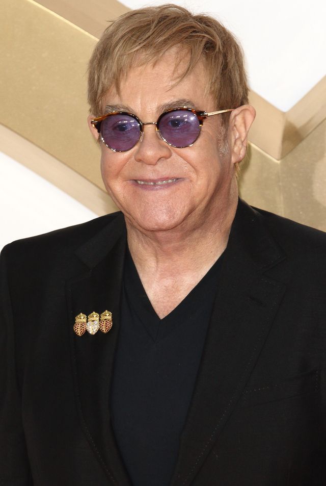 Z OSTATNIEJ CHWILI: Elton John schodzi ze sceny