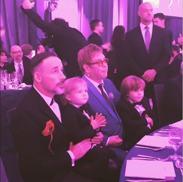 Elton John Oscary oglądał z synami (FOTO)