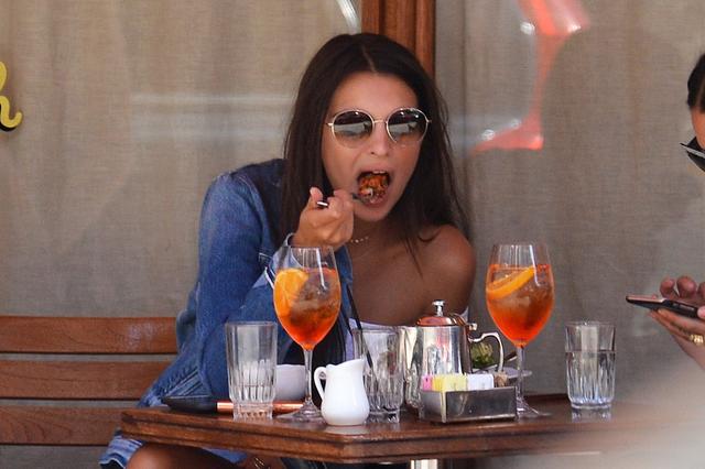 Siostry Jenner zdetronizowane! Ta gwiazda wygląda nawet lepiej od Kendall (FOTO) Siostry Jenner zdetronizowane! Ta gwiazda wygląda nawet lepiej od Kendall (FOTO)