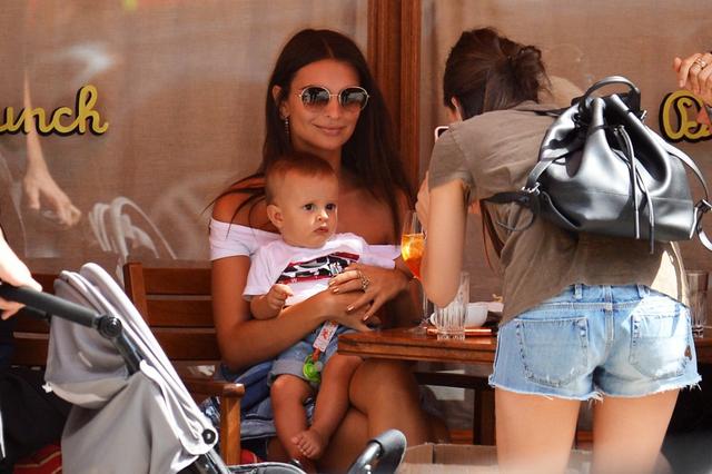 Siostry Jenner zdetronizowane! Ta gwiazda wygląda nawet lepiej od Kendall (FOTO) Siostry Jenner zdetronizowane! Ta gwiazda wygląda nawet lepiej od Kendall (FOTO)