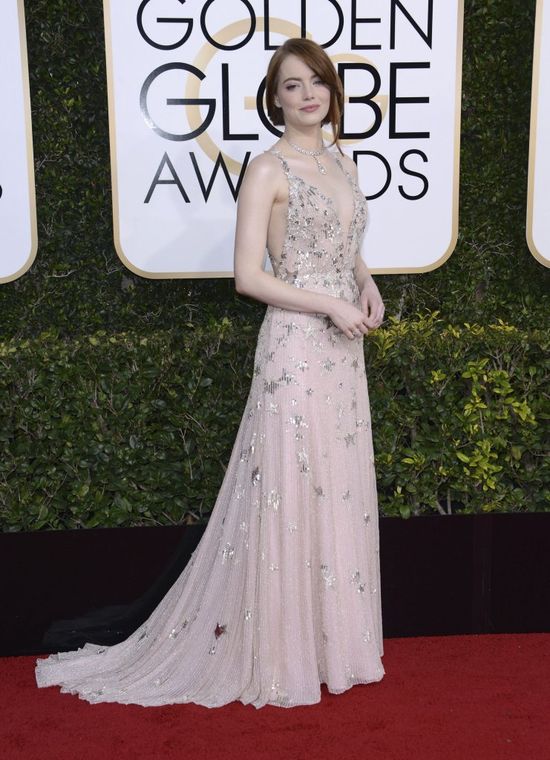 Niezręczna sytuacja! Emma Stone chce GO pocałować, a ON... Niezręczna sytuacja! Emma Stone chce GO pocałować, a ON...