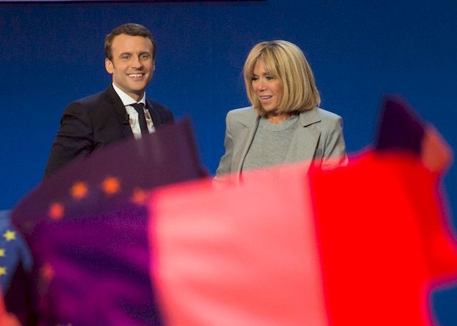 Zobaczcie, co się stało z twarzą Brigitte Macron (ZDJĘCIA)