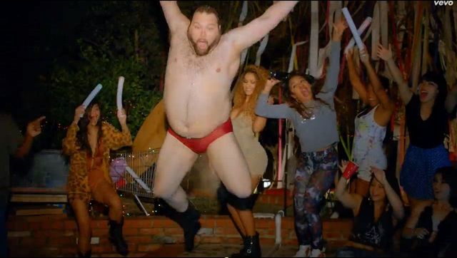Nowy (wyuzdany) teledysk Enrique Iglesiasa (VIDEO)