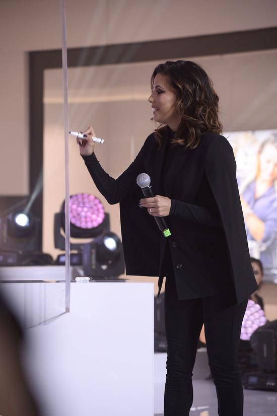 Jak Eva Longoria bawiła się na otwarciu centrum handlowego w Poznaniu? (FOTO)