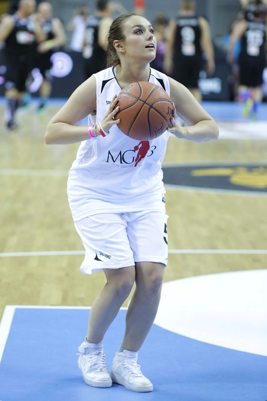 Ewa Farna zagrała w meczu Gortat Team - Wojsko Polskie (FOTO) Ewa Farna zagrała w meczu Gortat Team - Wojsko Polskie (FOTO)