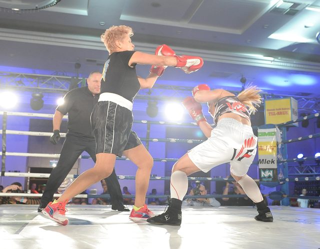 Ale ŁOMOT! Ewa Kasprzyk na ringu z Iwoną Guzowską (FOTO)