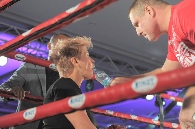 Ale ŁOMOT! Ewa Kasprzyk na ringu z Iwoną Guzowską (FOTO)