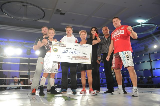 Ale ŁOMOT! Ewa Kasprzyk na ringu z Iwoną Guzowską (FOTO)