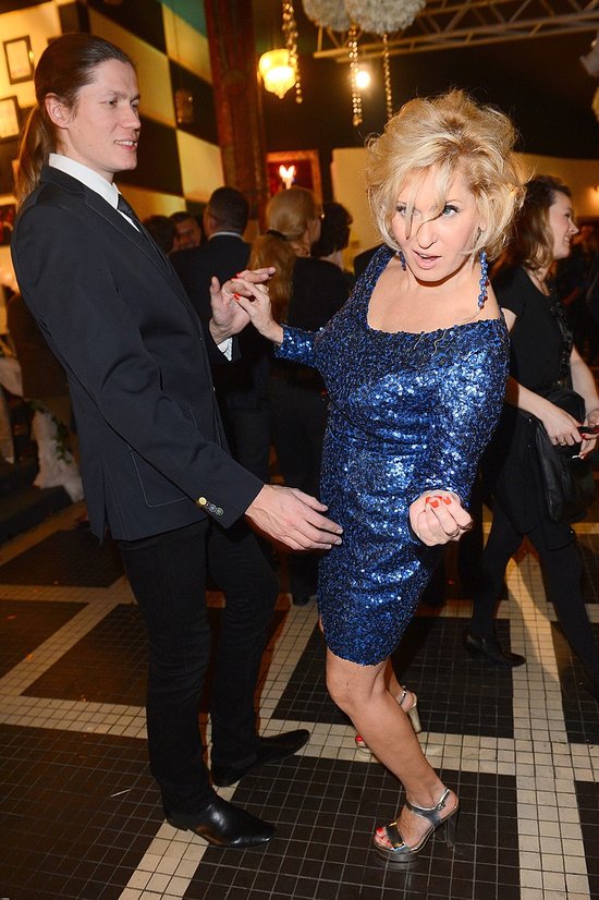 Ewa Kasprzyk bawi się świetnie... (FOTO)