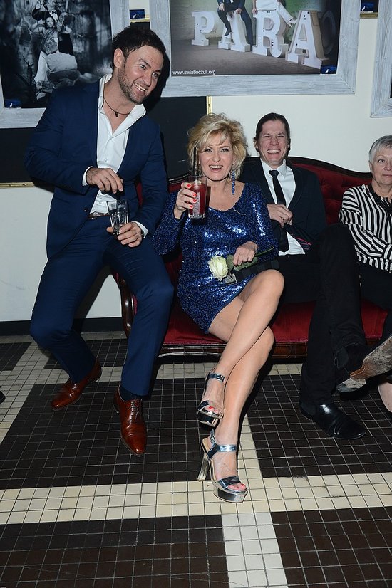 Ewa Kasprzyk bawi się świetnie... (FOTO)