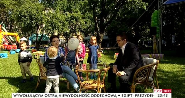 3-letni wnuczek Ewy Kopacz przerwał wywiad (VIDEO) 3-letni wnuczek Ewy Kopacz przerwał wywiad (VIDEO)