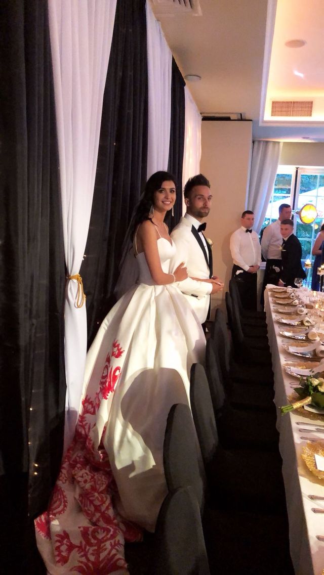 Ewa Mielnicka wyszła za mąż - jej suknia ślubna była niezwykła (ZDJĘCIA) Ewa Mielnicka wyszła za mąż - jej suknia ślubna była niezwykła (ZDJĘCIA)