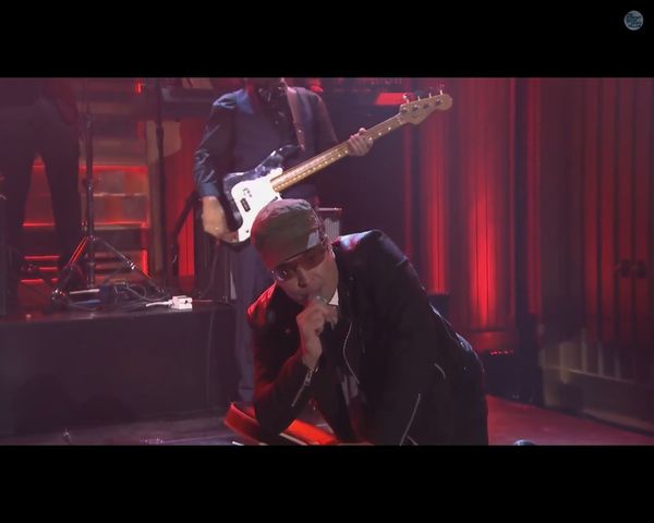 FENOMENALNY Jimmy Fallon naśladuje Bono z U2 [VIDEO]