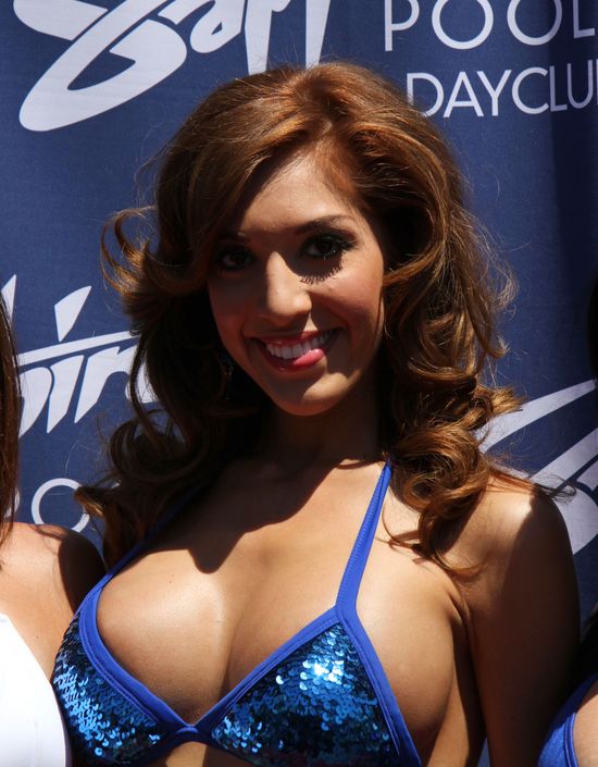 Zamarzyła jej się kariera Kim Kardashian... (FOTO) Zamarzyła jej się kariera Kim Kardashian... (FOTO)