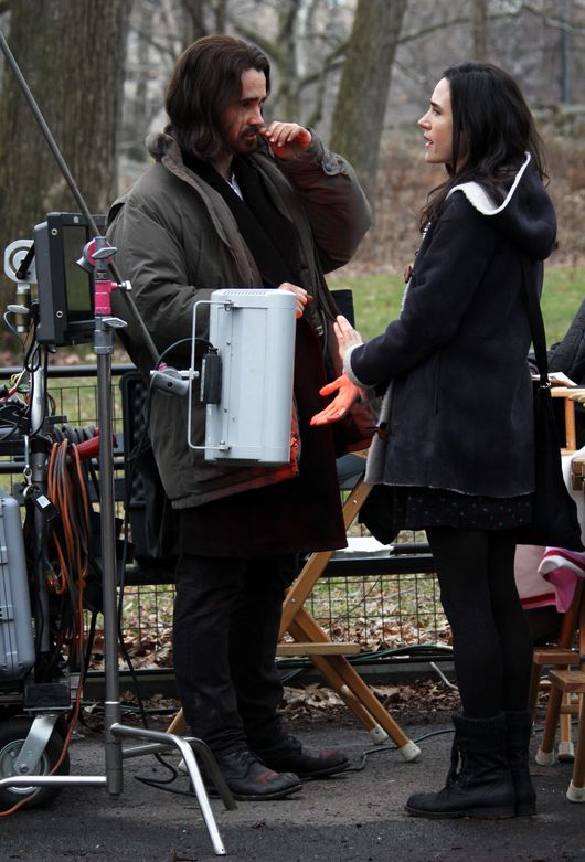 Zarośnięty Colin Farrell i piękna Jennifer Connely na planie