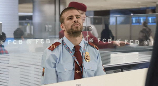 Piłkarze Barcelony w reklamie linii lotniczych (VIDEO)