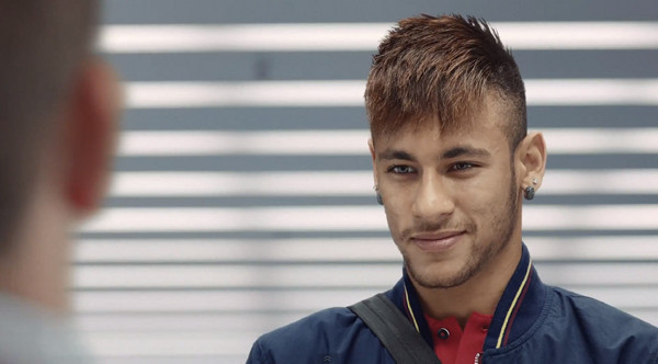 Piłkarze Barcelony w reklamie linii lotniczych (VIDEO)