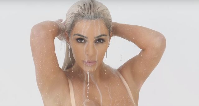 Fergie wygrała internety! Kim, Chrissy i inne mamy oblały się dla niej mlekiem