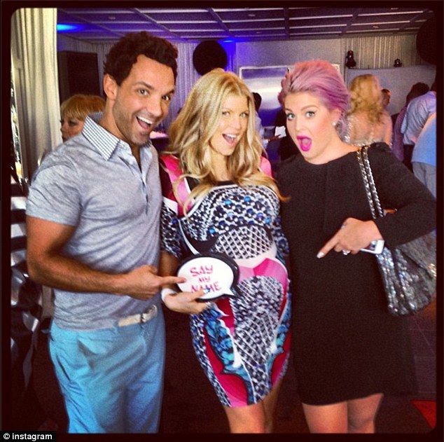 Fergie wypina brzuch (FOTO) Fergie wypina brzuch (FOTO)