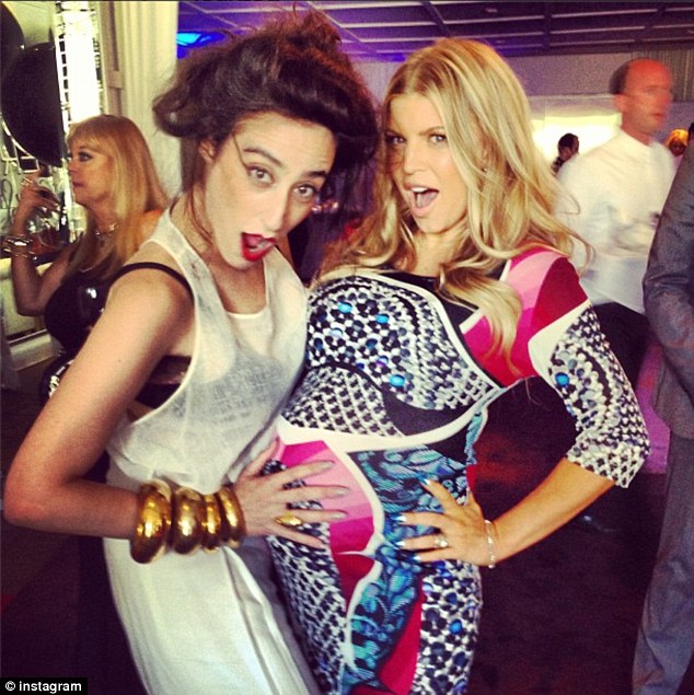 Fergie wypina brzuch (FOTO) Fergie wypina brzuch (FOTO)