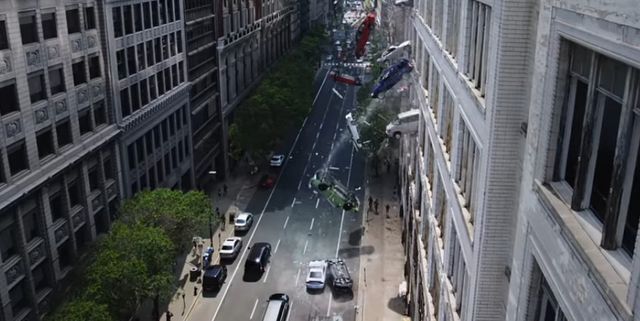 Luksusowe samochody wypadają przez okna. Co się dzieje? Luksusowe samochody wypadają przez okna. Co się dzieje?