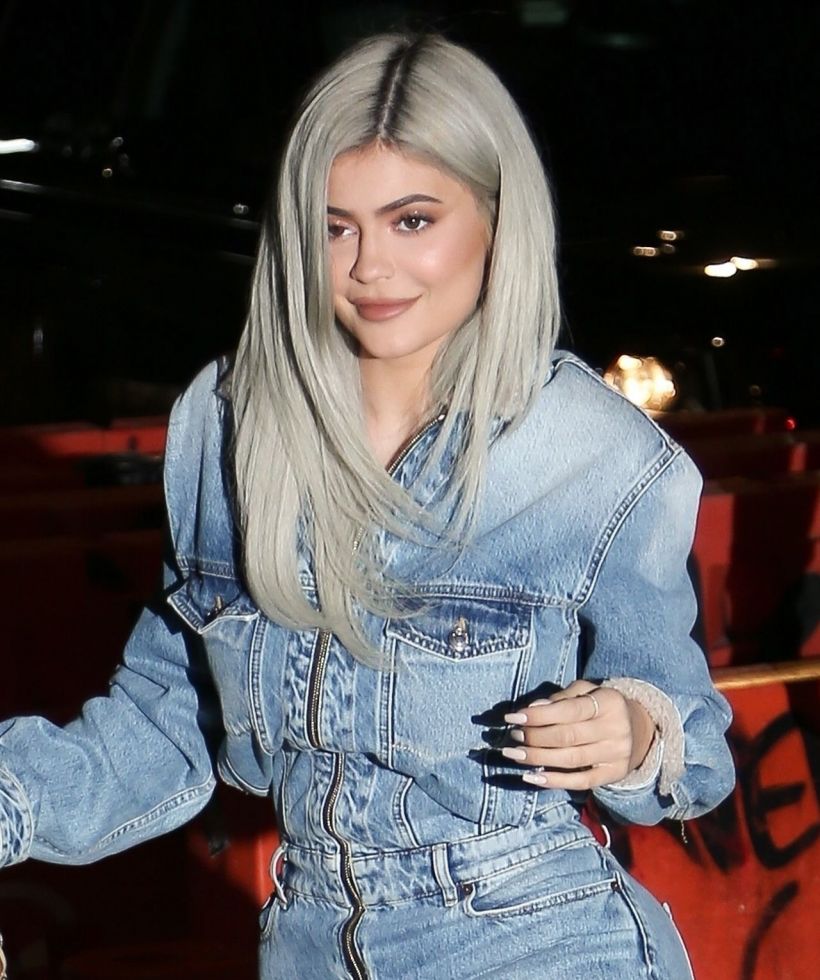 Kylie Jenner ma POTWORNE odrosty