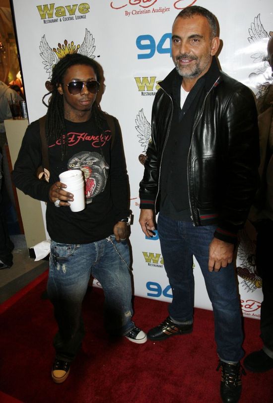 Lil Wayne trafił do szpitala! Miał ciężki atak... (VIDEO) Lil Wayne trafił do szpitala! Miał ciężki atak... (VIDEO)