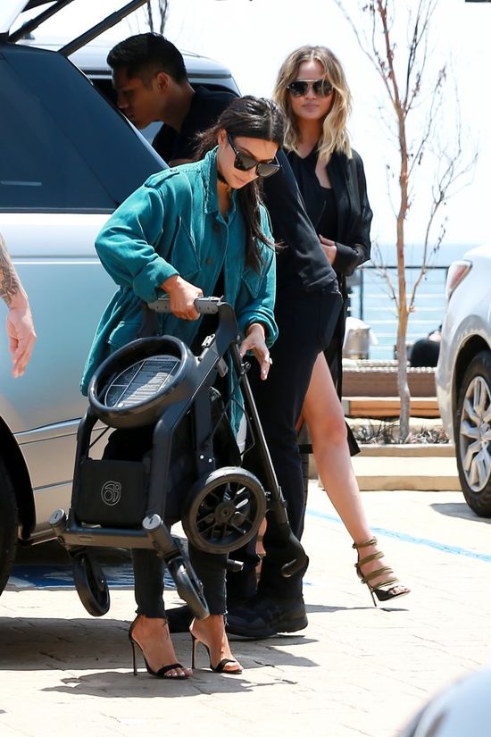 Kim i Kanye zachwyceni córeczką Johna Legenda! (FOTO)