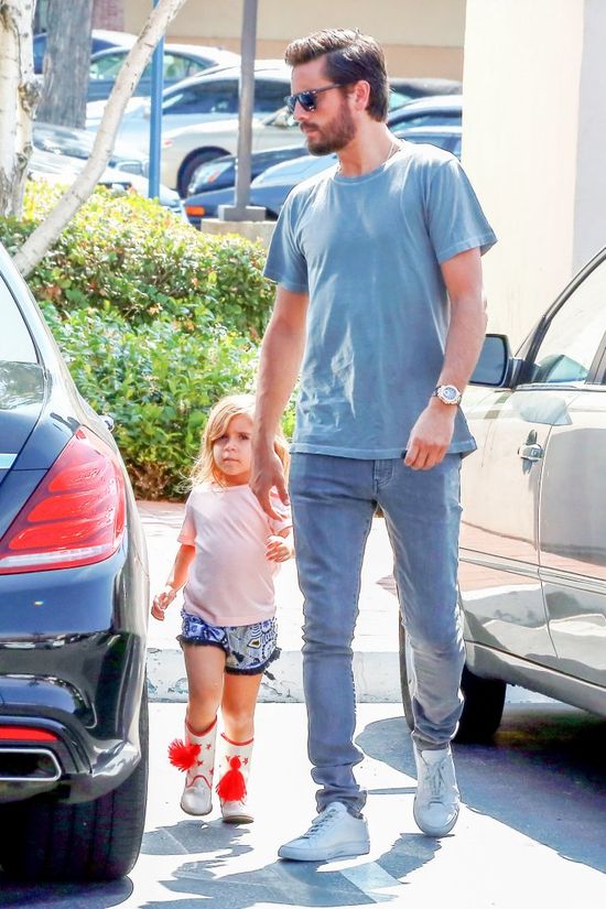 Scott Disick zapisal córeczkę Penelope na... lekcję karate! (FOTO) Scott Disick zapisal córeczkę Penelope na... lekcję karate! (FOTO)