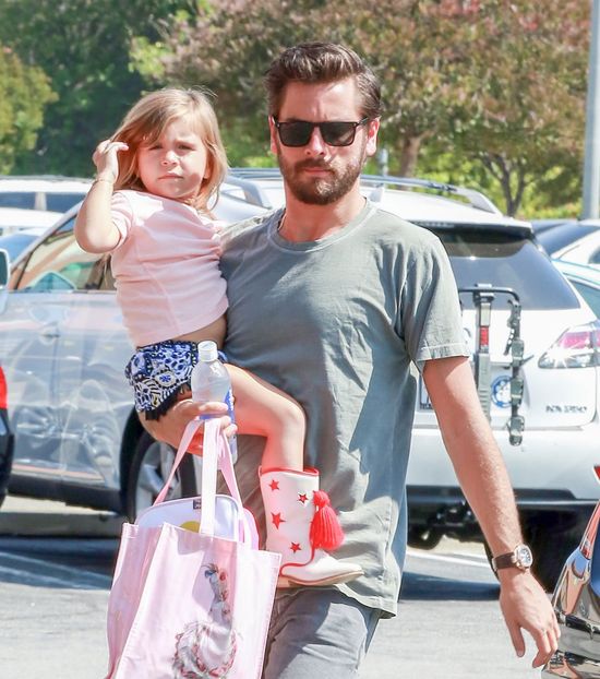 Scott Disick zapisal córeczkę Penelope na... lekcję karate! (FOTO) Scott Disick zapisal córeczkę Penelope na... lekcję karate! (FOTO)