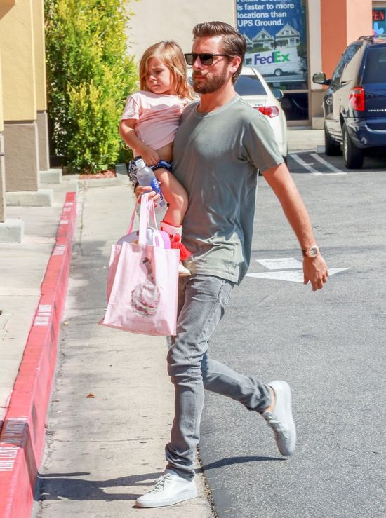 Scott Disick zapisal córeczkę Penelope na... lekcję karate! (FOTO) Scott Disick zapisal córeczkę Penelope na... lekcję karate! (FOTO)