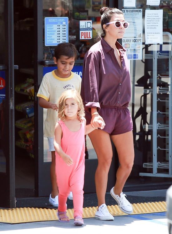Kourtney Kardashian po raz kolejny pokazuje, jak seksownie wyglądać będąc mamą 