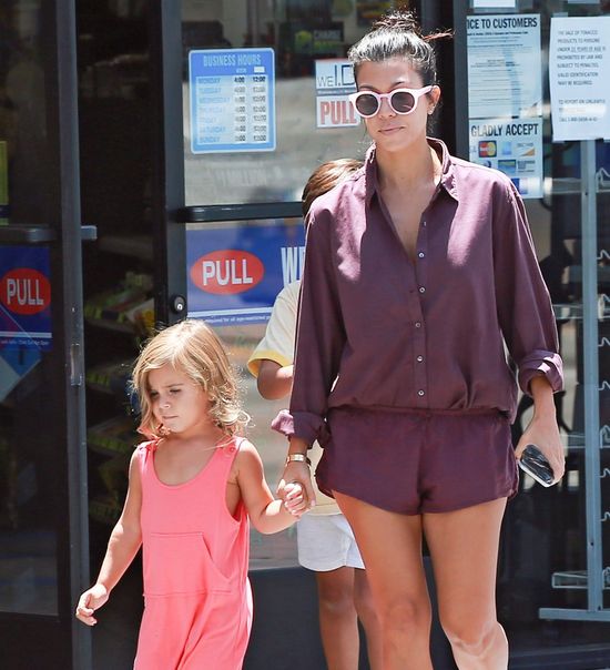 Kourtney Kardashian po raz kolejny pokazuje, jak seksownie wyglądać będąc mamą 