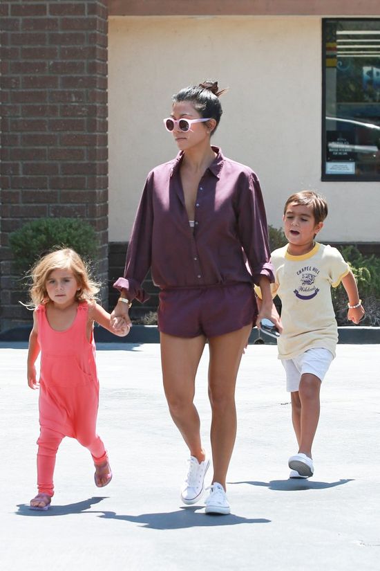Kourtney Kardashian po raz kolejny pokazuje, jak seksownie wyglądać będąc mamą 