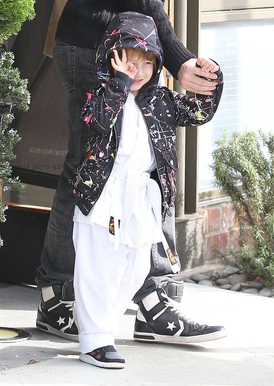 Aguilera nie ma ochoty na towarzystwo paparazzi... (FOTO)