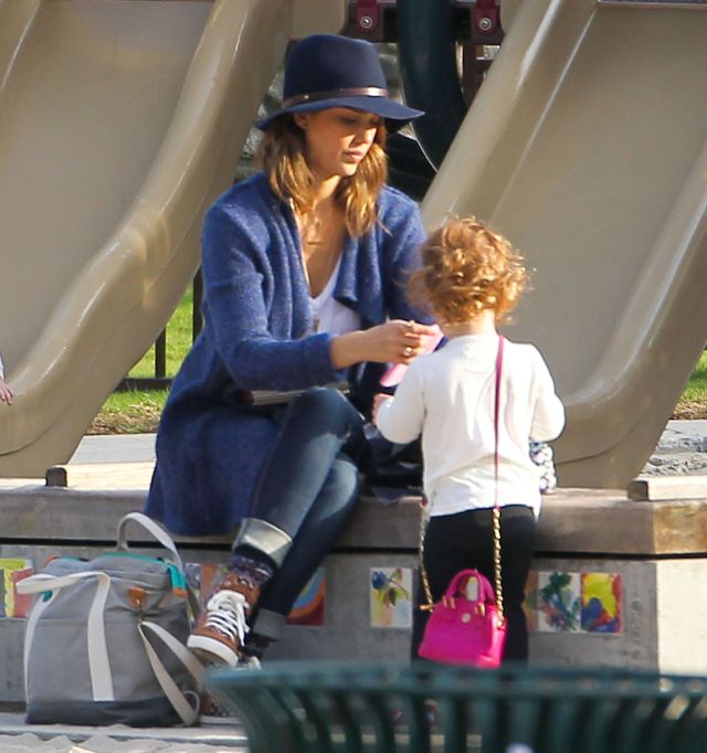 U Jessiki Alby ustawka goni ustawkę (FOTO) U Jessiki Alby ustawka goni ustawkę (FOTO)