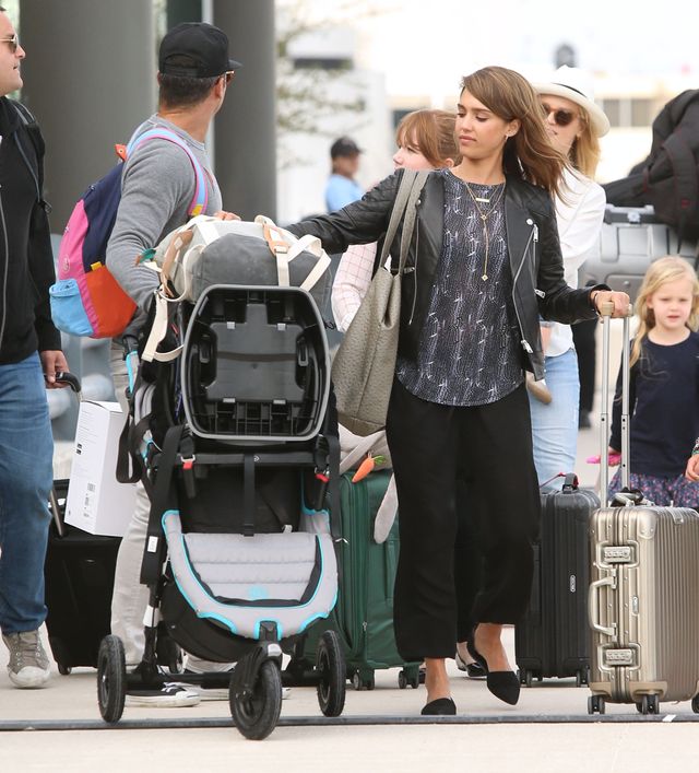 Zrelaksowana Jessica Alba wraca z urlopu (FOTO) Zrelaksowana Jessica Alba wraca z urlopu (FOTO)