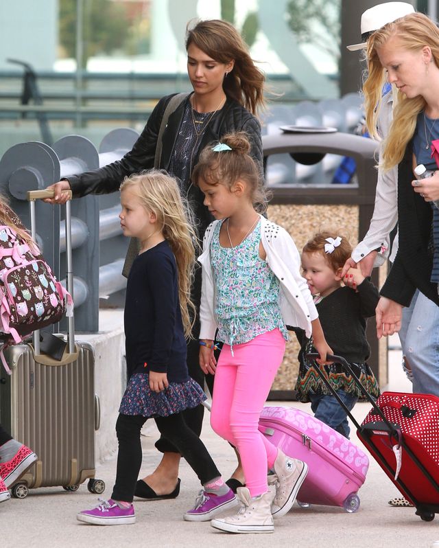 Zrelaksowana Jessica Alba wraca z urlopu (FOTO)