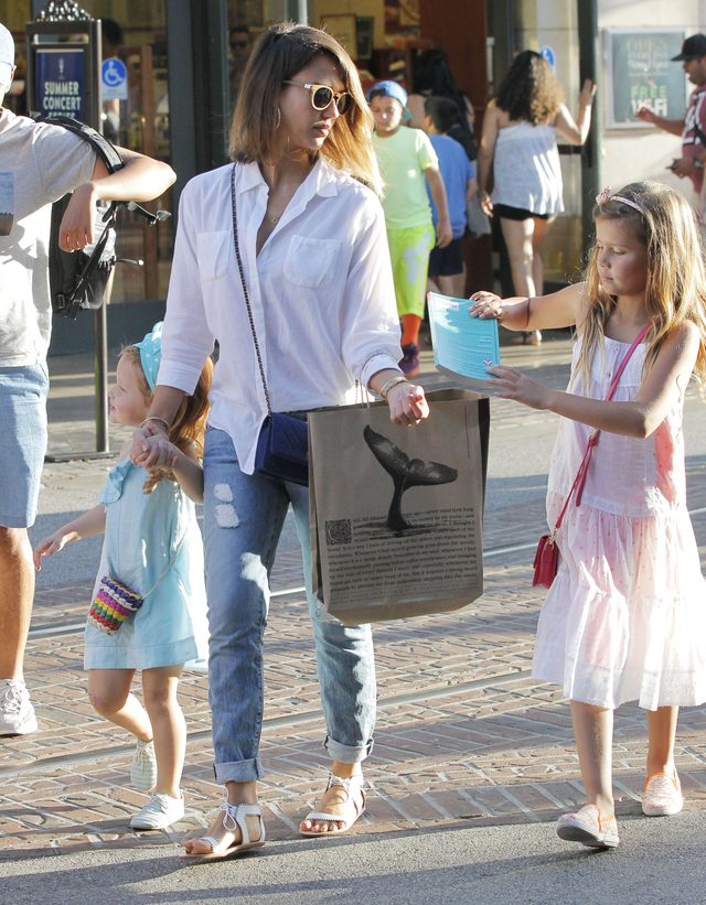 Córki Jessiki Alby nie bawią się smartfonami (FOTO)