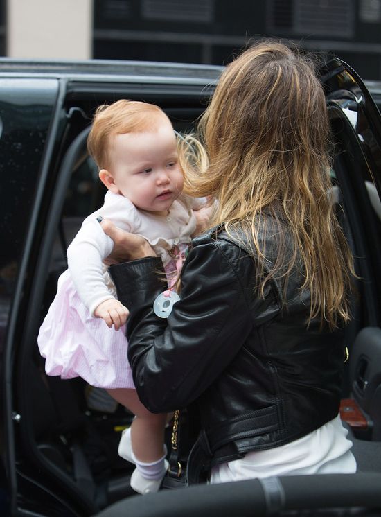 Jessica Alba przez przypadek pokazała trochę ciała (FOTO)