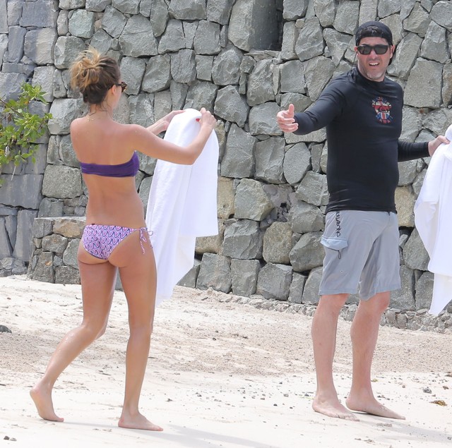 Ależ ona seksowna! Rozpoznacie ją po pupie? (FOTO) Ależ ona seksowna! Rozpoznacie ją po pupie? (FOTO)