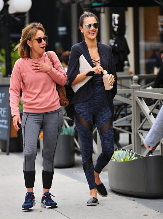 Jaka jest recepta na szczupłą sylwetkę Alessandry Ambrosio? (FOTO)