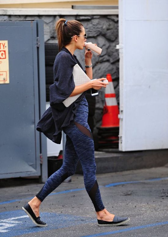 Jaka jest recepta na szczupłą sylwetkę Alessandry Ambrosio? (FOTO)