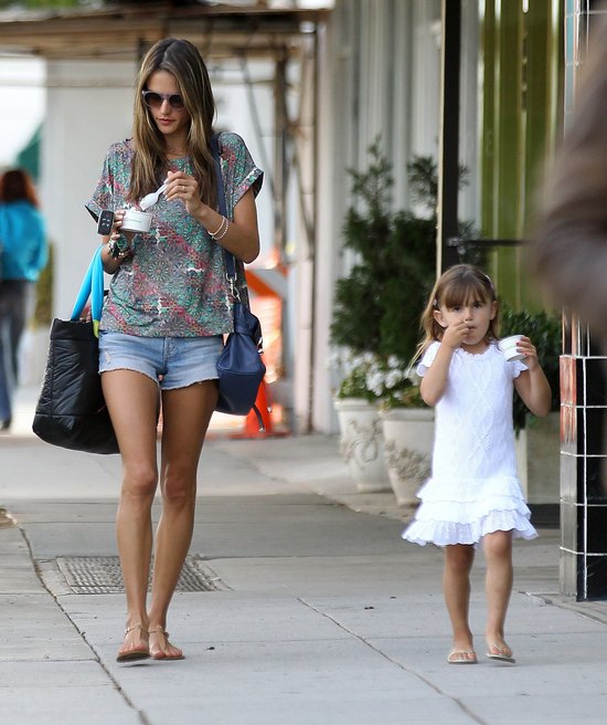 Allesandra Ambrosio z córką (FOTO)